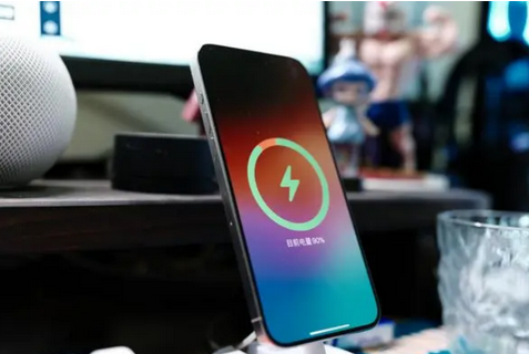 富川苹果15换屏服务分享用什么充电器给iPhone15充电更好 